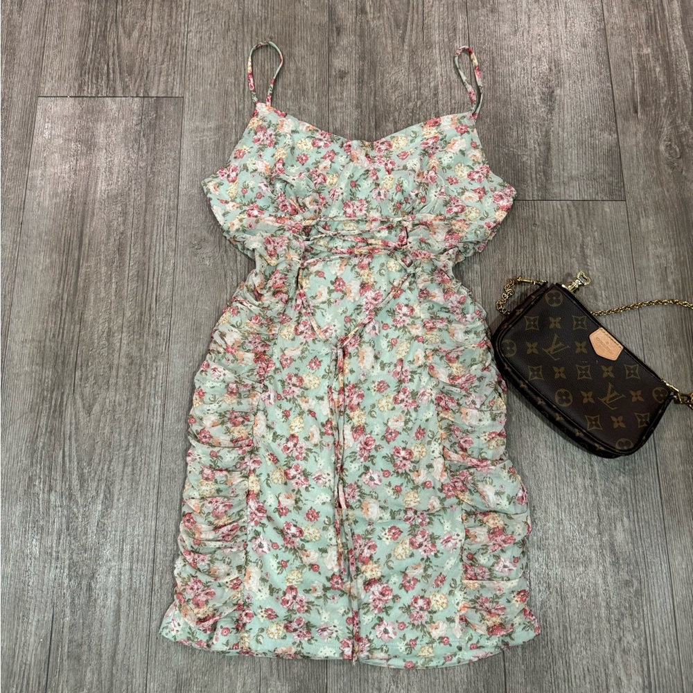 🍒BUNDLE 2 ITEMS FOR $8✨
🌸BOUTIQUE floral summer dress ✨
